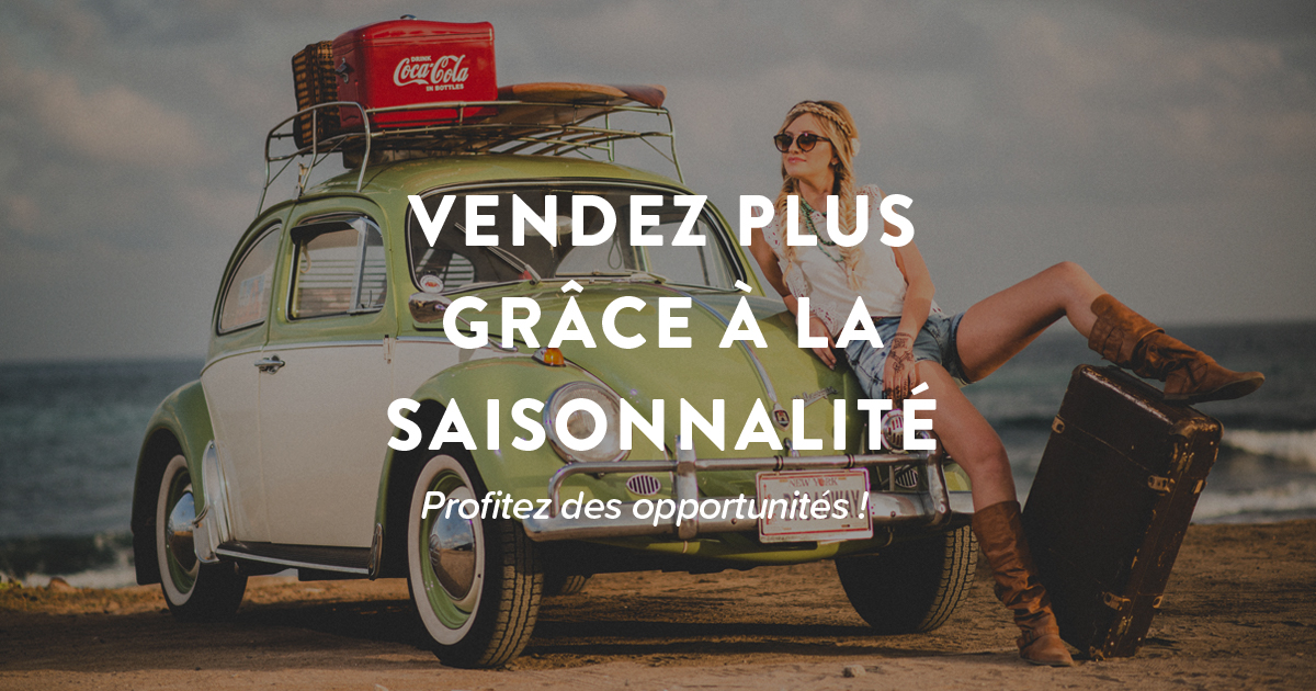 Une femme sur une coccinelle Volkswagen à la plage