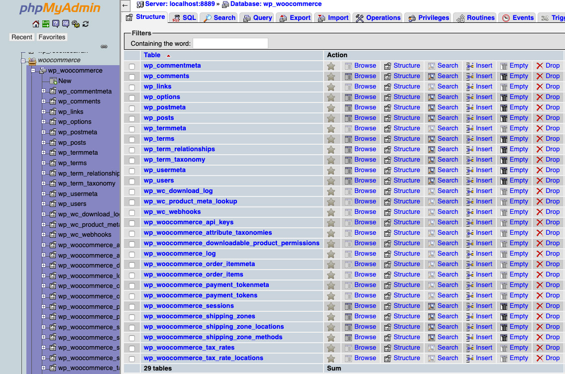 Capture d'écran d'une base de données intitulée wp_woocommerce qui présente les tables SQL